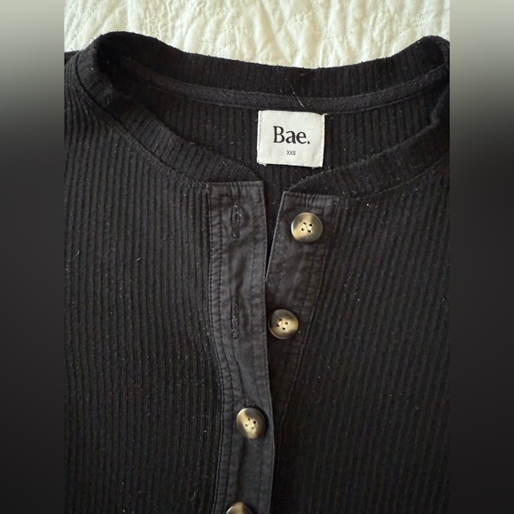 Bae the label “ On My Mind Button Henley* “ maternity and nursing top - Picture 3 of 9